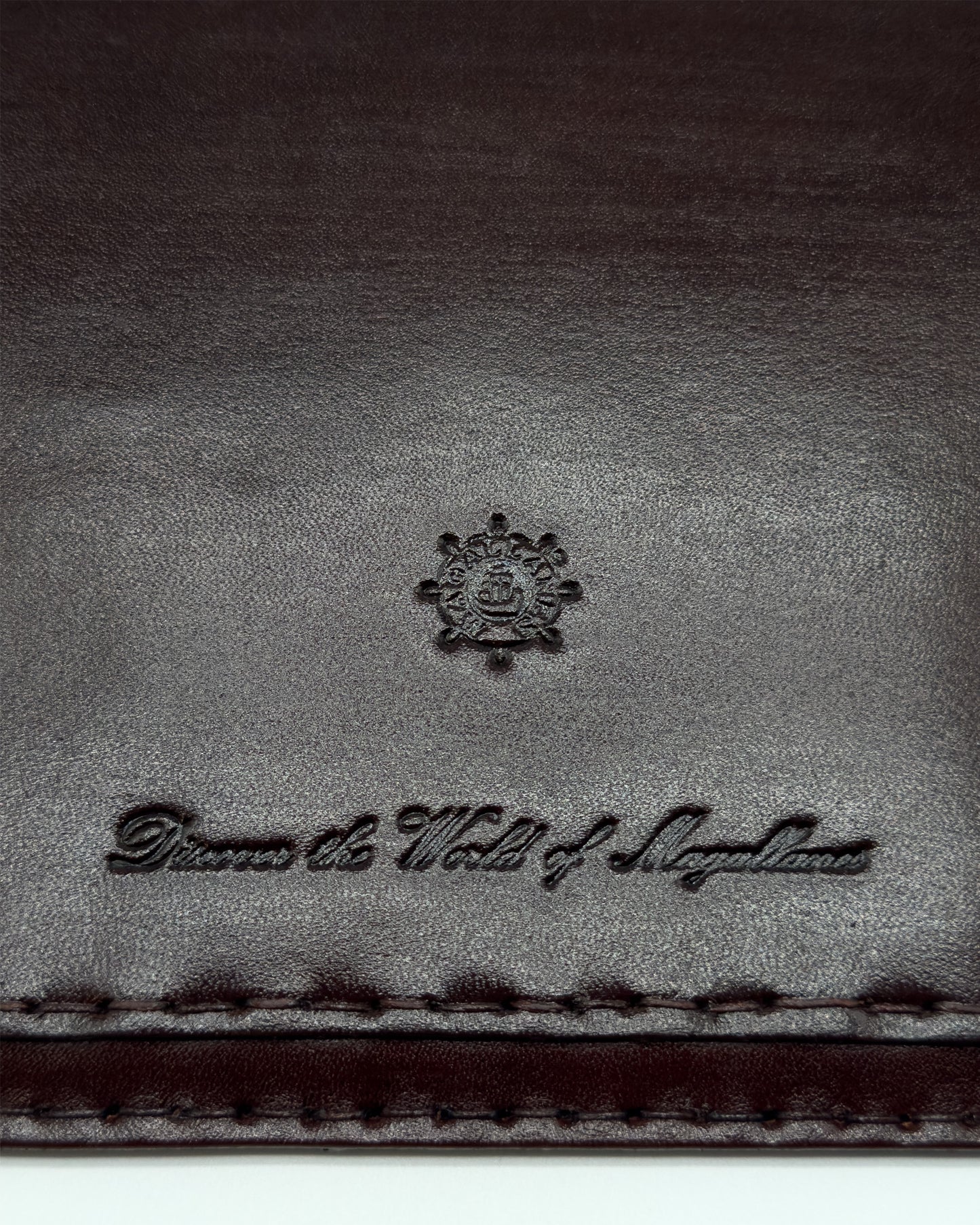 Marrón oscuro