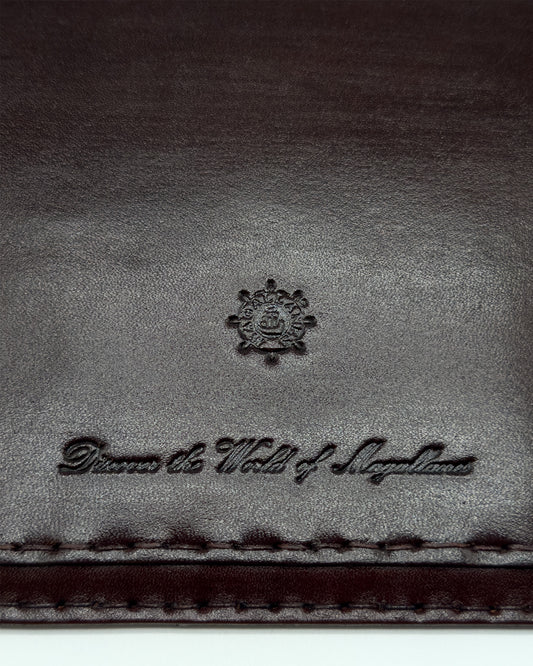 Marrón oscuro